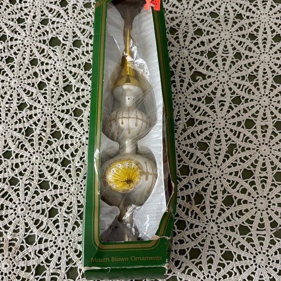 Glass tree topper vintage hand blown.  Golds and pearl white colors. 11” - Picture 3 of 11